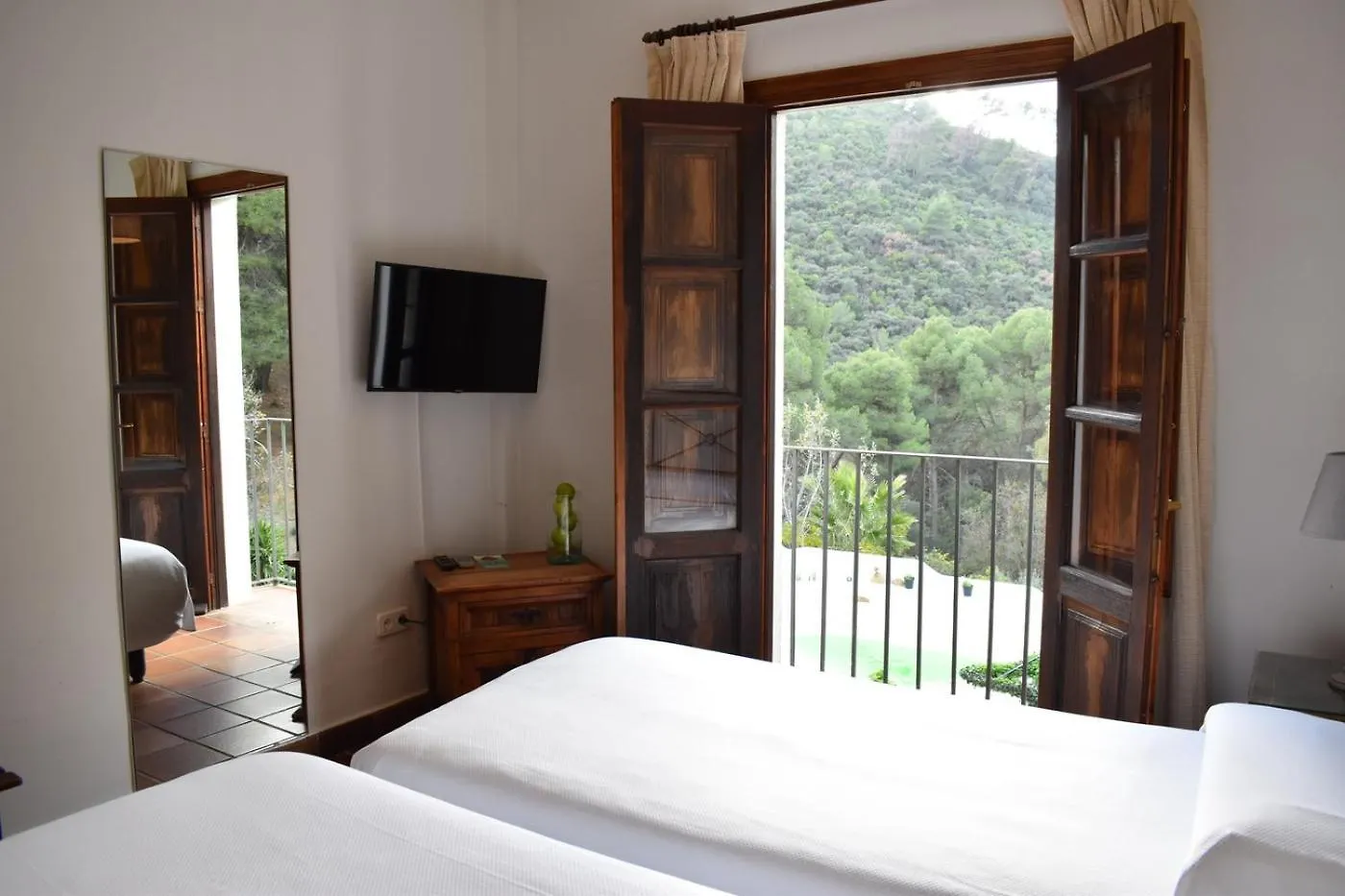 Hotel Humaina contacts
